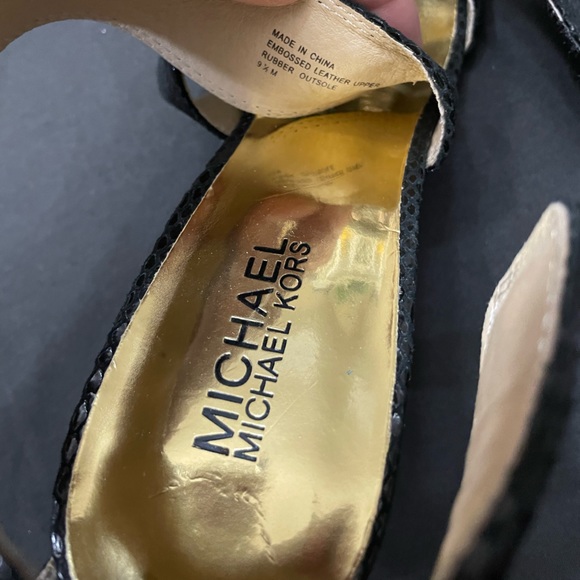 🖤Great Condition 9.5 Embossed Leather MICHEAL Micheal Kors Velcro Buckled Heels - Picture 5 of 6